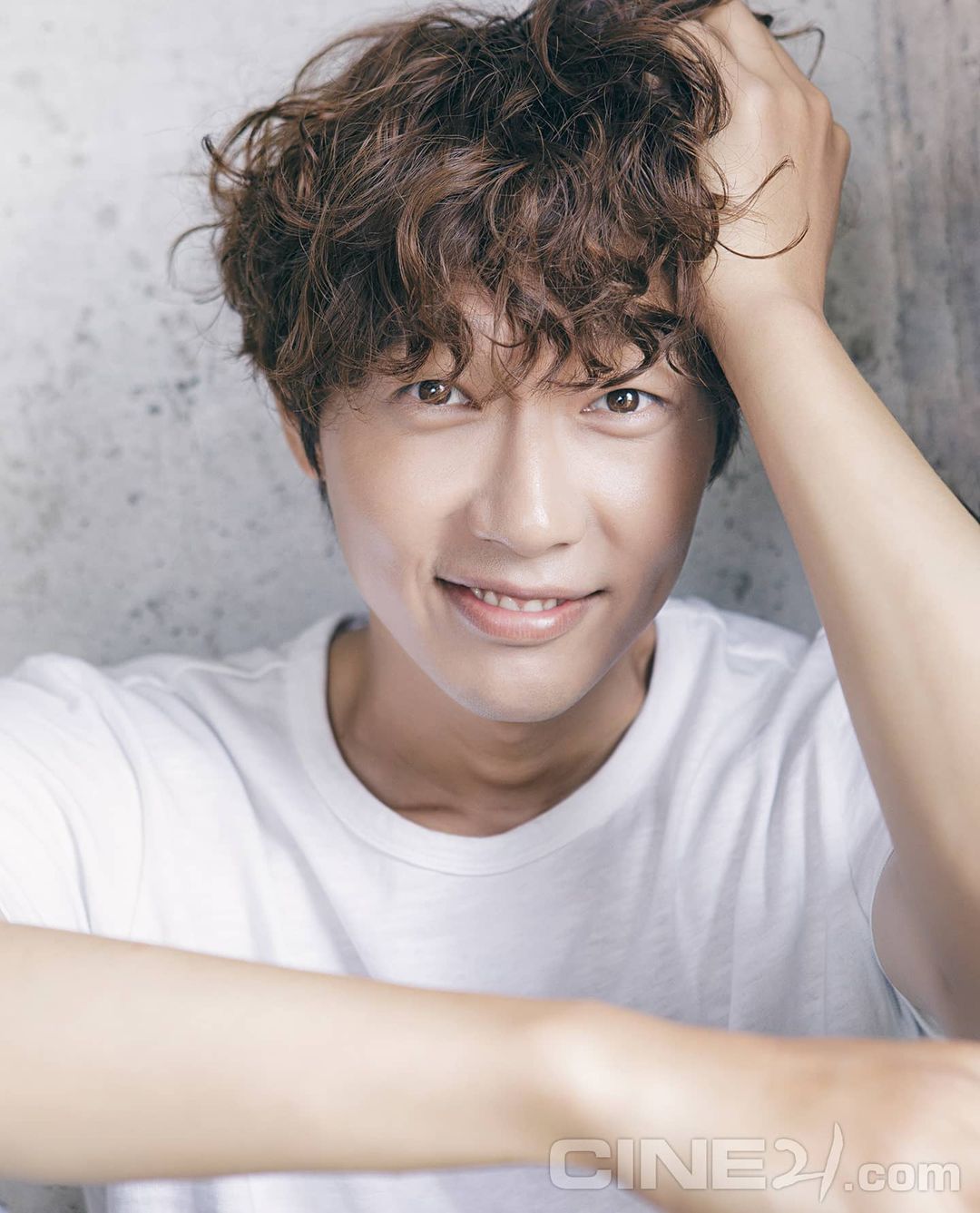 Ji Hyun Woo